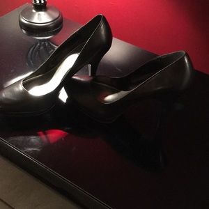 Black pumps never worn